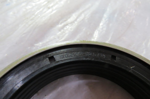 4890832/3802820/5288302 Сальник коленвала передний (70х100х12,5) ISBe,ISDe,ISF3.8 (C)
